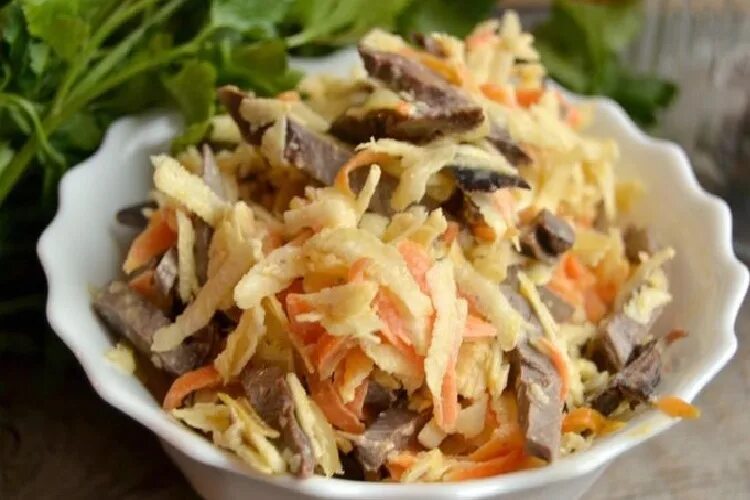 Салат с говядиной и редькой. Салат с языком и редькой. Салат с дайконом и говядиной. Редька с грибами. Грибы маринованные с луком.