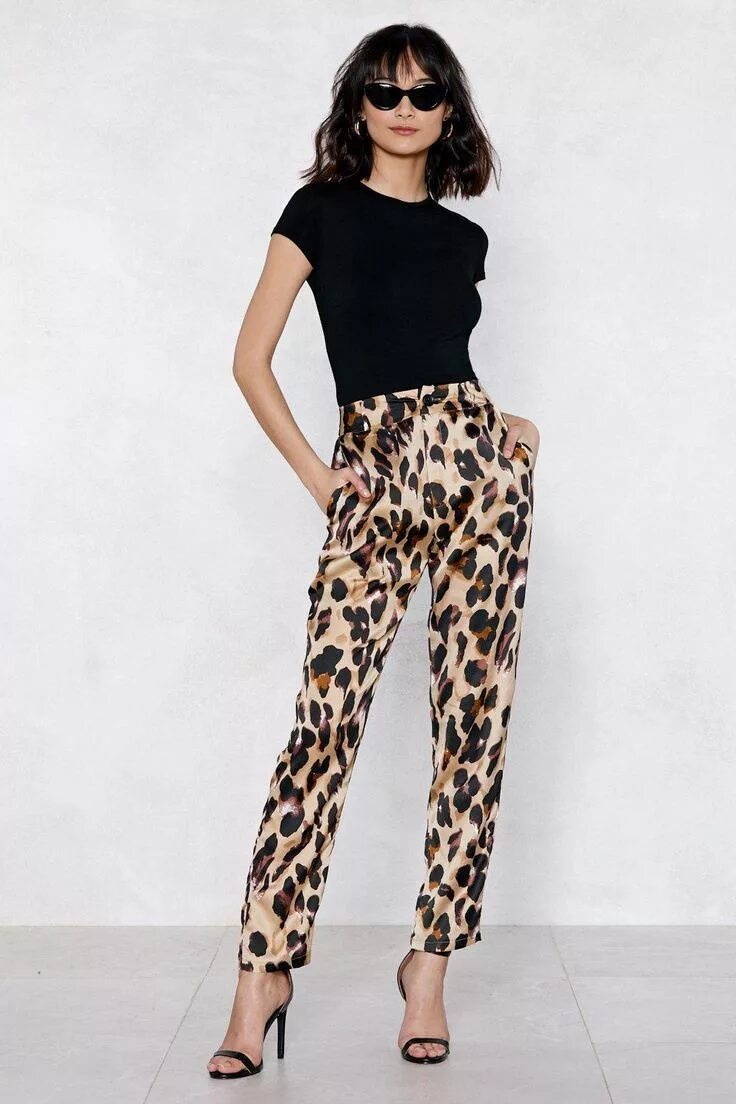 Леопардовые брюки женские. Брюки с леопардовым принтом. Topshop брюки леопардовые. Штаны зебра бершка. Леопардовые брюки палаццо.