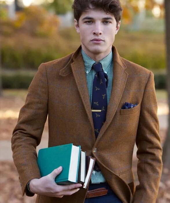 Preppy style tweed coat. Стареющий мужчина. Стильные пожилые мужчины. Павел ладзиак возраст. Солидные стрижки для мужчин.