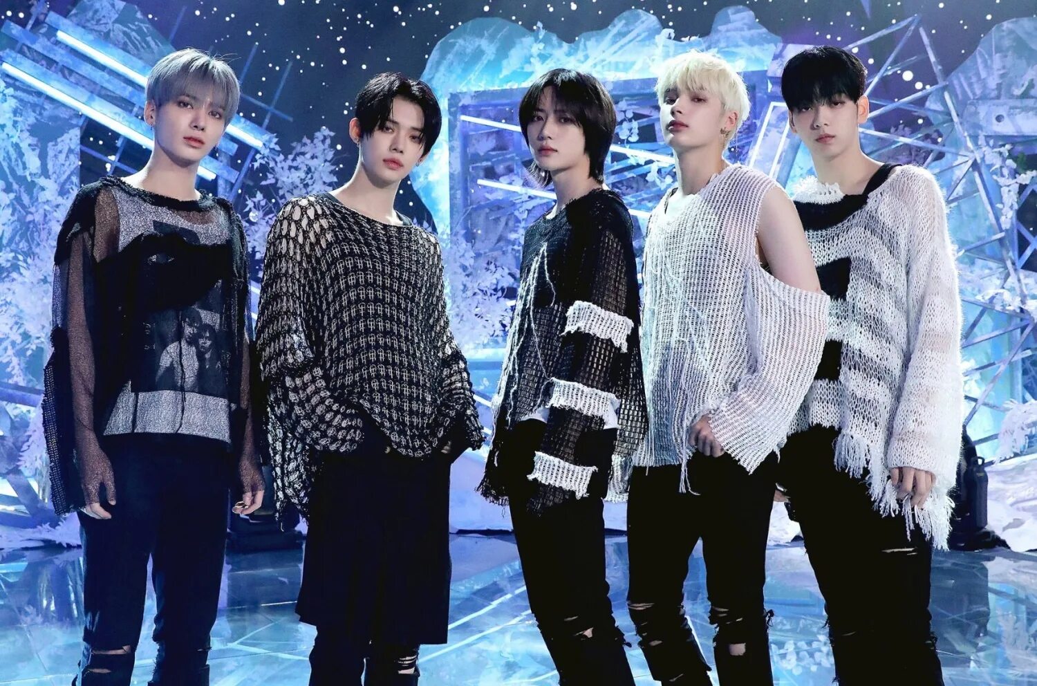 Txt frozen. Txt 2021. Тхт 2021 группа. Txt kpop группа. Тхт группа 2022.