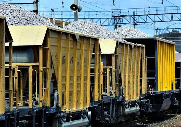 челябинск вагоны. багажный вагон. ребро опрокидывания вагона. товарный поезд. вагон для перевозки металлолома.