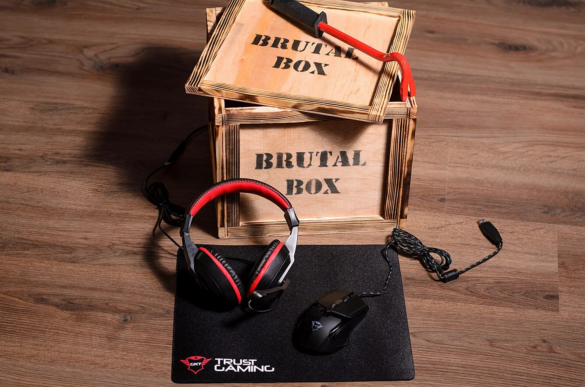 Boombox chicken. Box техника. Геймер бокс для мальчиков 11 лет. Геймер бокс. Набор для геймера подарок.