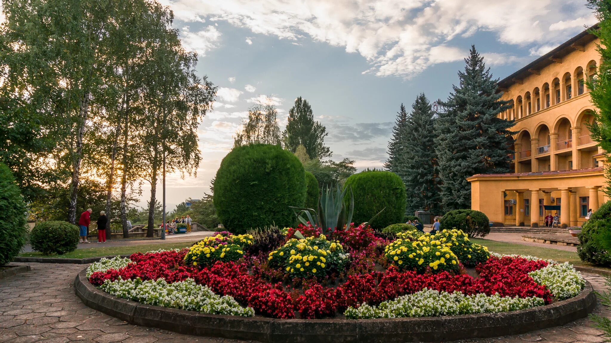 Кисловодск сайт. Санаторий Москва Кисловодск. Кисловодск Курортная аллея. Кисловодск исторический центр. Санаторий Москва Кисловодск парк.