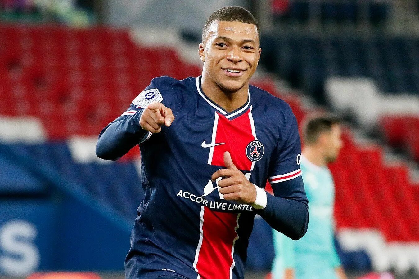 Mbappe 10. Килиан мбаппе 2022. Мбаппе 2021. Мбаппе псж 2022. Киллиан мбаппе с золотым мячом.