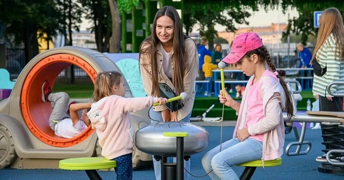 Как называется детская площадка в лужниках. Москва лужники детская площадка. лужники спортивная площадка. летняя видова площадка лужники. лужники площадка с песком.