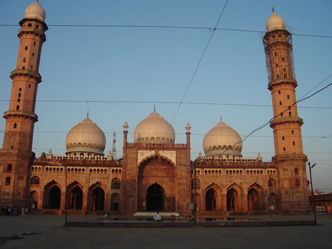 Самые крупные мечети. Тадж-уль-Масджид (Индия). Мечеть Тадж-ул, Бхопал (Индия). Бхопал Джама Масджид. Тадж-ул – мечеть.