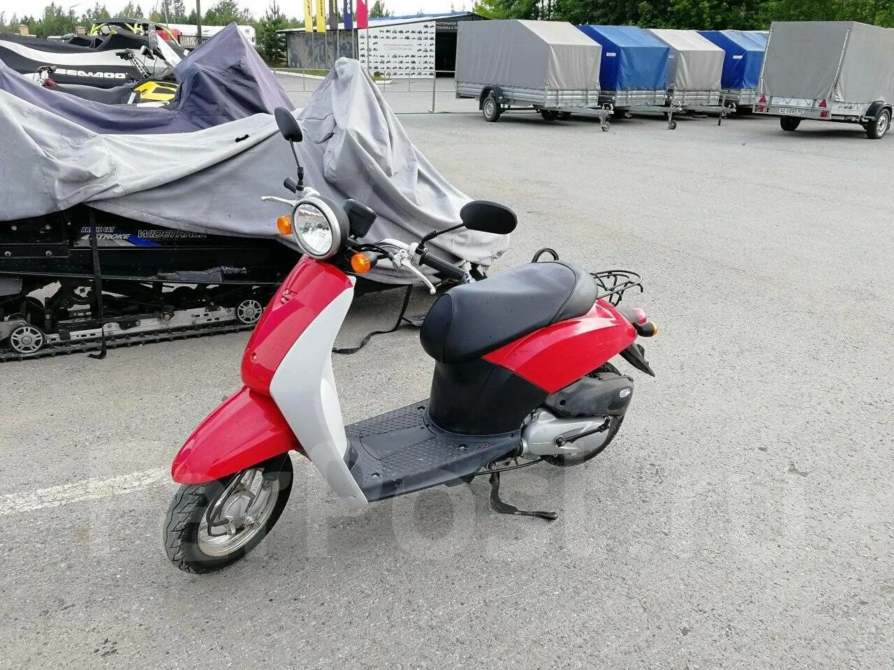 Мопеды в тюмени. Honda today af61. Хонда Тудей АФ 61. Honda today af61 грипы. Хонда Тудей 61 черный с красным скутер.