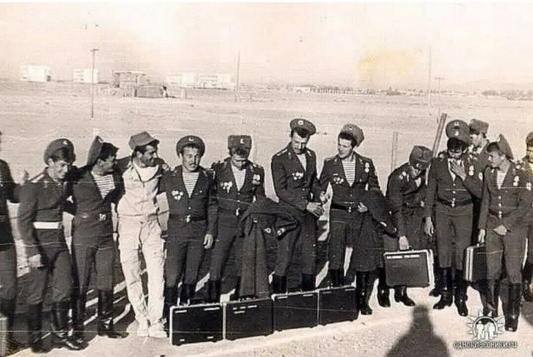 Дмб вдв афганистан. Дембеля афганцы. Александр серендеев 173 ооспн. Дембеля афганцы. Форма вдв в афганистане.