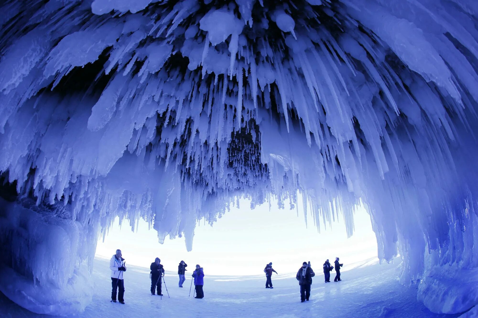 Удивительные места нашей планеты. Ледяная пещера, Орегон, США. Ледяные пещеры. Необычные места. Ледяная пещера Исландия.