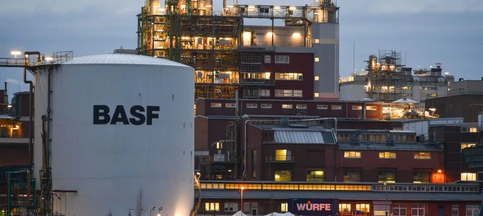 Людвигсхафен завод BASF. Концерн БАСФ Германия. Завод БАСФ В Германии. Хим завод Германия BASF. Завод по немецки