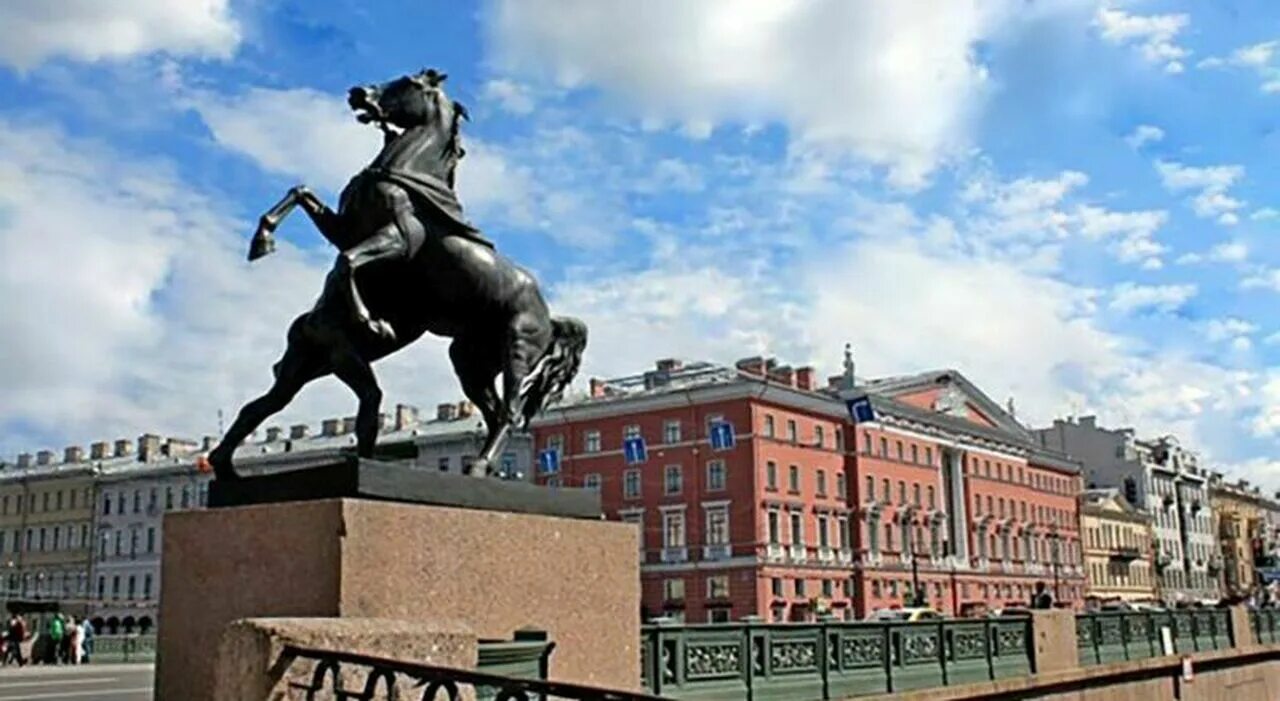Аничков мост IZI Travel