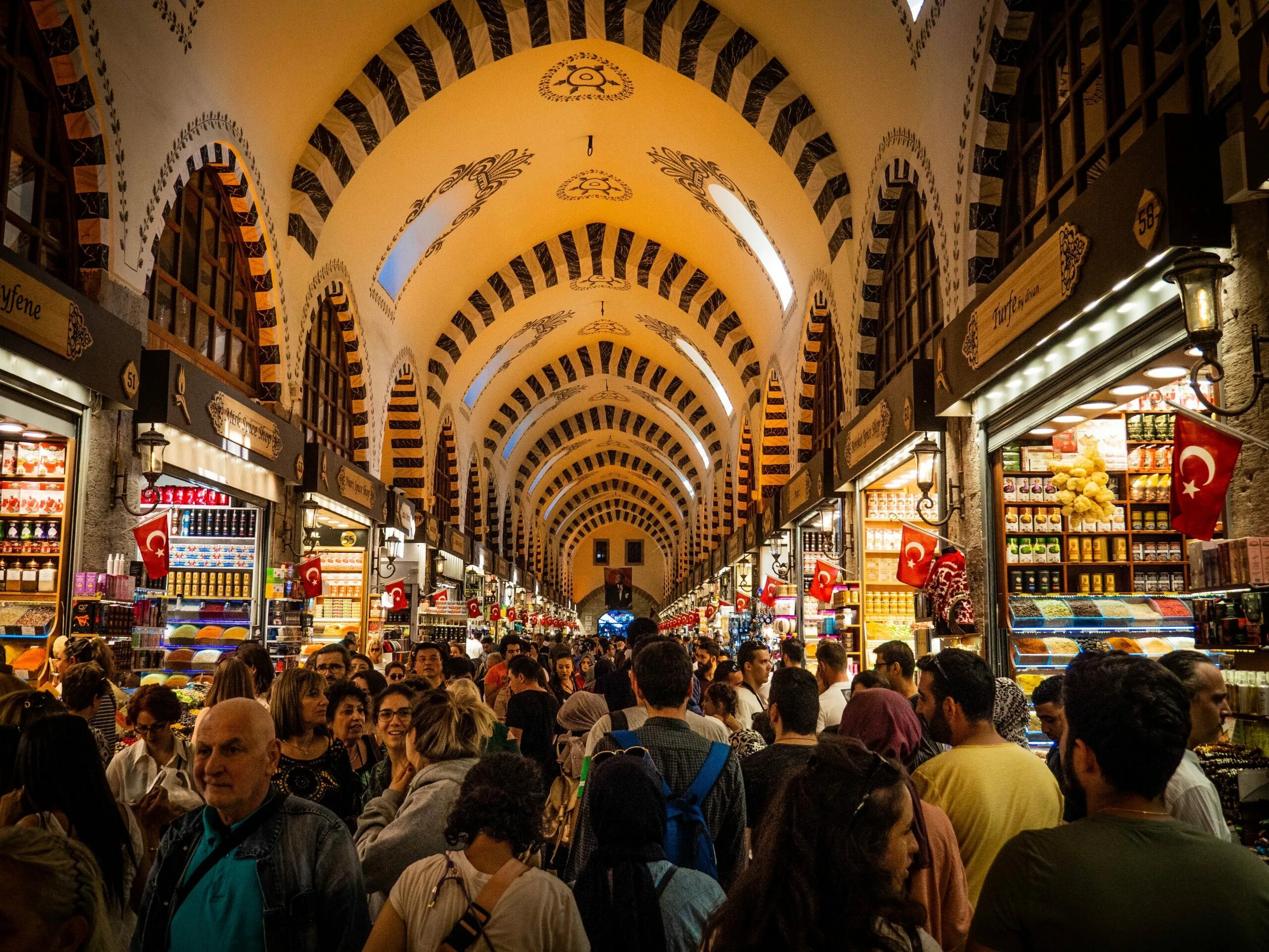 Turkey shop. Grand Bazaar Стамбул. Рынок в Стамбуле Гранд базар. Гранд-базар kapali Çarşi. Капалы Чарши в Стамбуле.