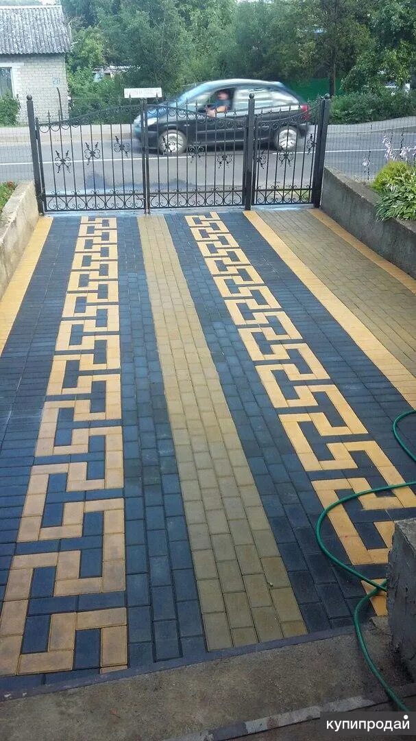 Тротуарная плитка сухопрессованная. Укладка брусчатка тротуарная расценки. Брусчатка вибропрессованная 200х100х50. Работы укладка тротуарной плитки квадратный. Выкладка брусчатки.