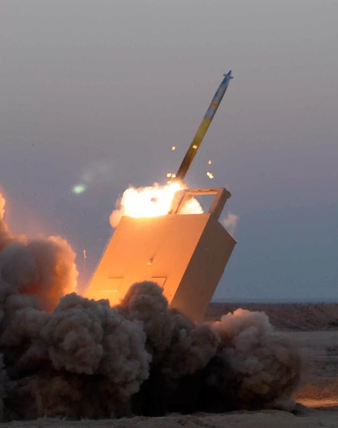 M31 gmlrs rocket. Mlrs 270. Mgm-140 atacms ракета. Mars 2 рсзо. Рсзо m270 mlrs.