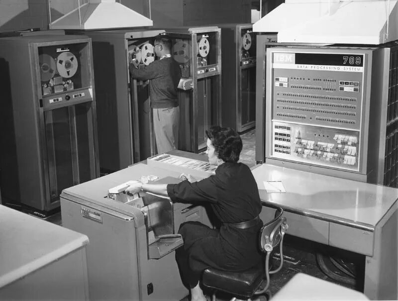 ПК IBM 704. IBM 701. IBM 701 ЭВМ. 1957 IBM - 701. Ас эвм