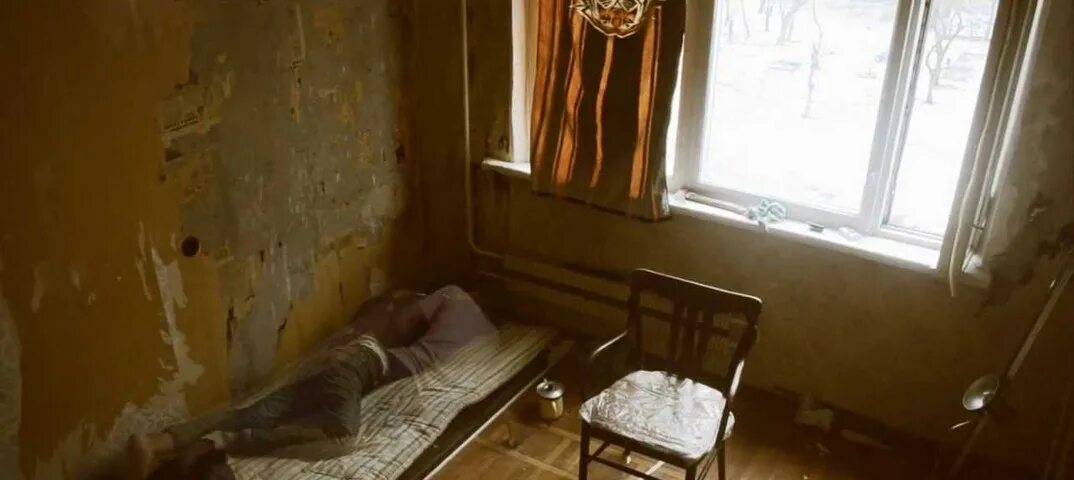 Прожил 25 лет в квартире. Прожил 25 лет в квартире. Квартиры кот шизофрения. Прожил 25 лет в квартире. Мумифицированное тело человека в квартире.