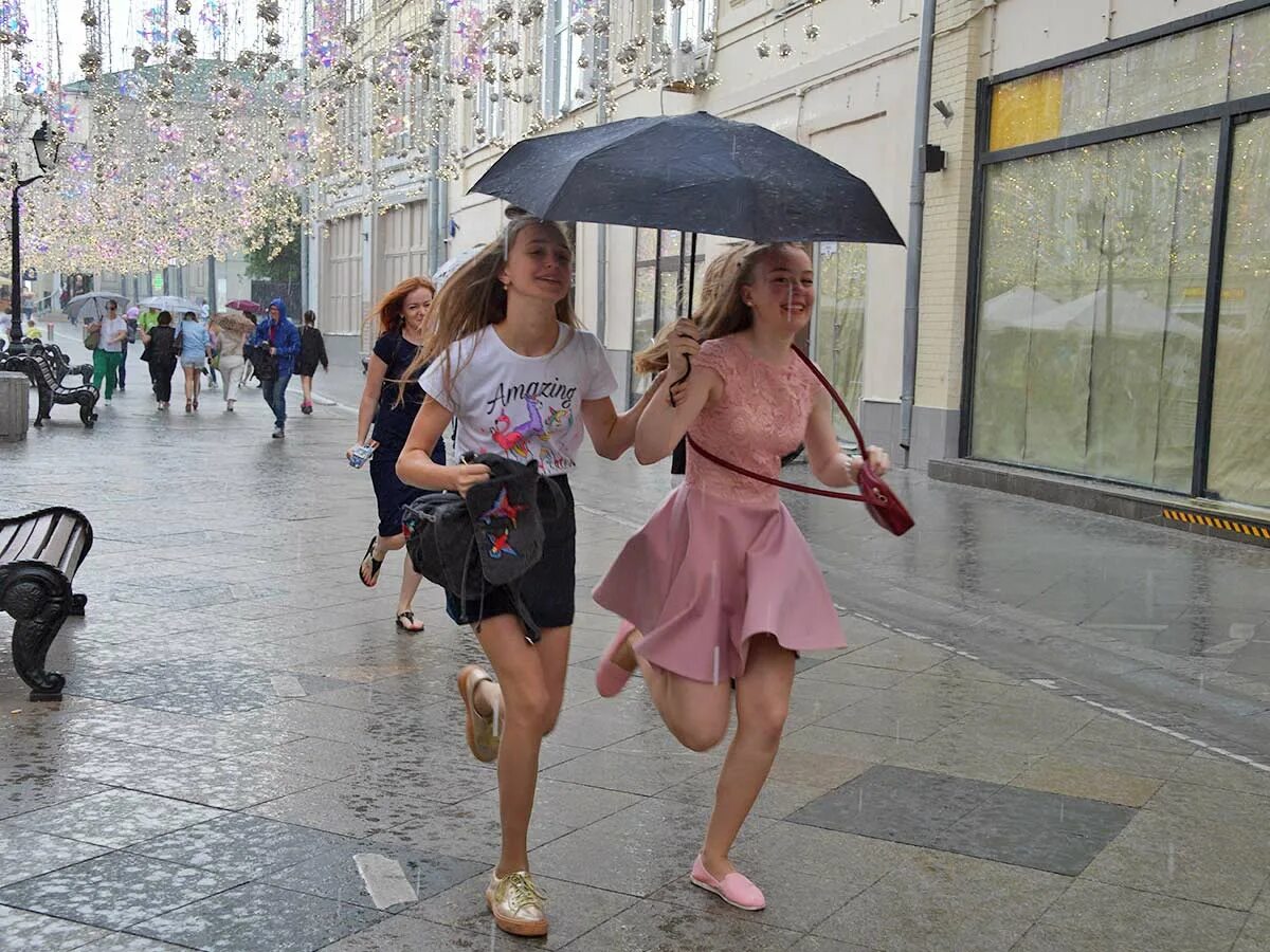 Дождь в Москве летом. Дождик в Москве. Дождливый день в Москве. Летний ливень в Москве.