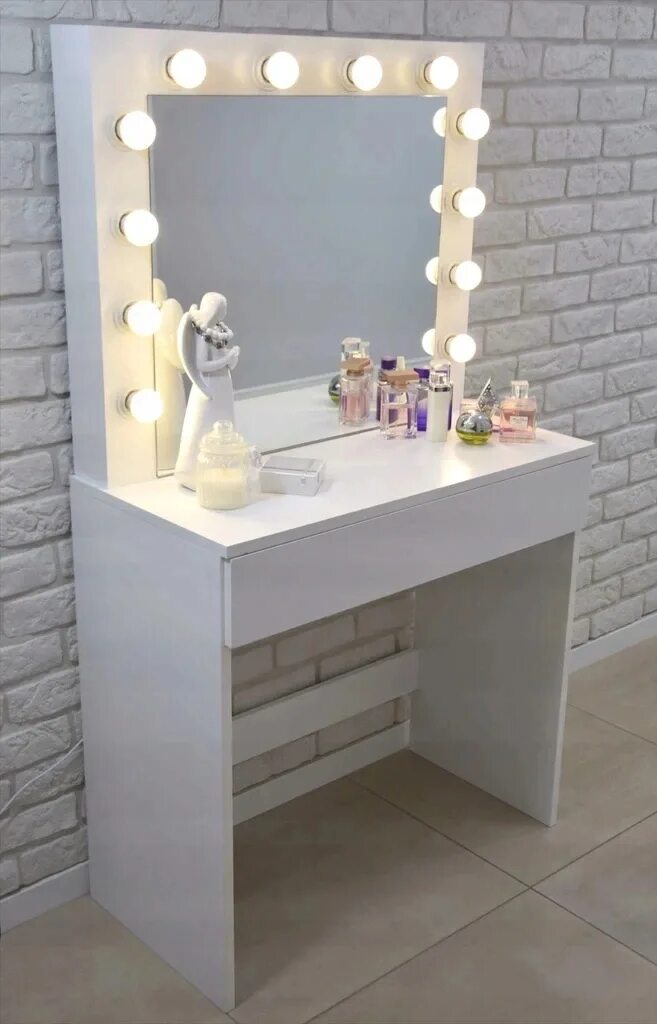 Столик зеркало с лампочками. Стол макияжный с зеркалом Софи 100.1. Туалетный столик Мемори белый. Туалетный столик с лампочками.