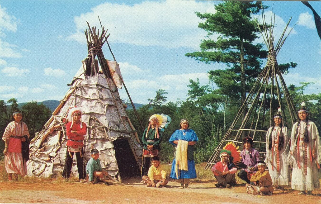 Индейская деревня. Основной быт северной америки. Основное занятие индейцев. Поселения индейцев северной америки. Жилище индейцев племени сиу.