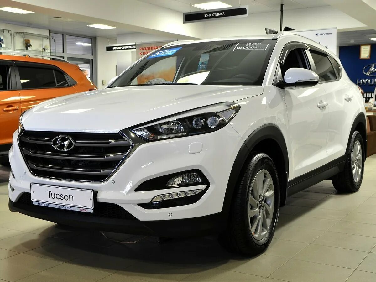 Купить хендай свежие объявления. Hyundai Tucson 2018 белый. Хендай Туссан 2018 белый. Hyundai Tucson 2.0 at, 2018. Хундай Туксон 2017.