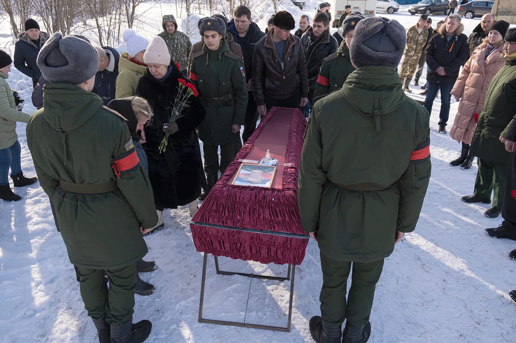 Похороны военнослужащего. Могилы военнослужащих погибших. Прощание с погибшим солдатом. 13 января 25 февраля