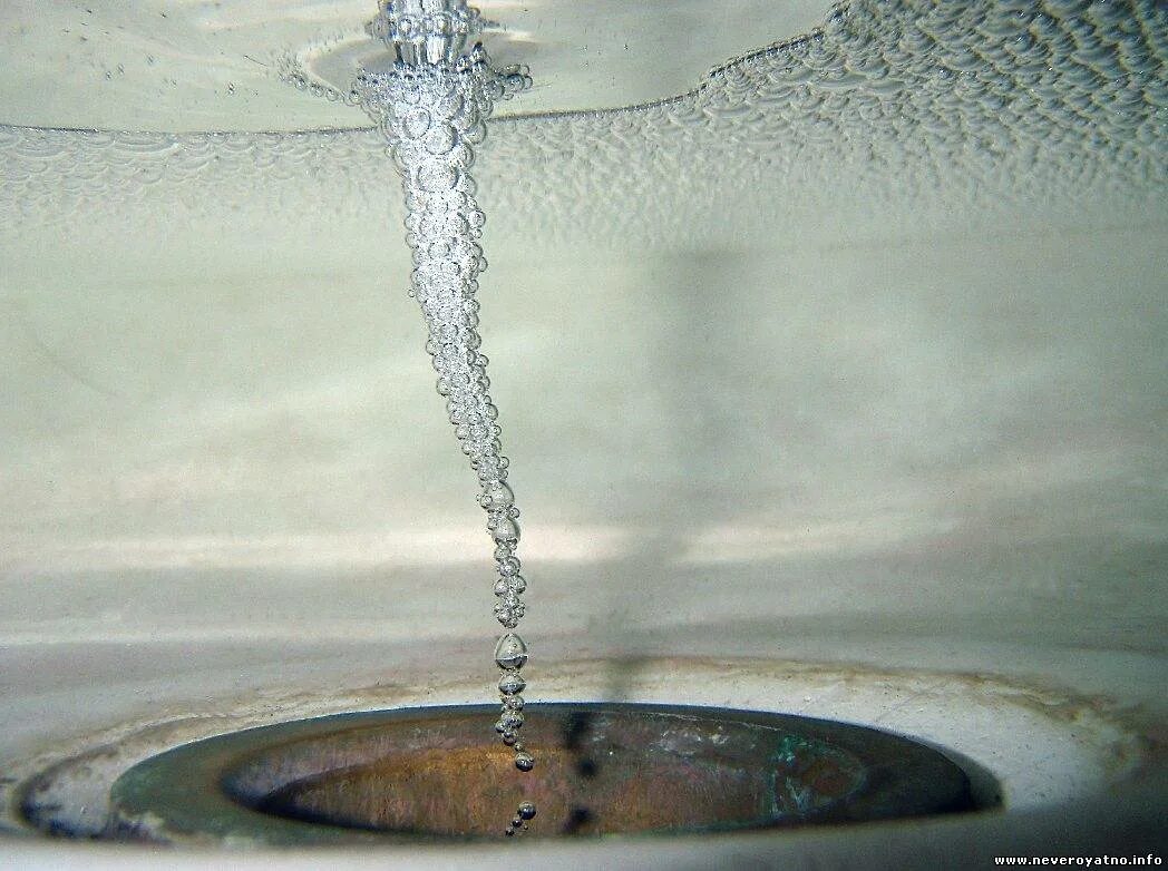 Смачивание поверхности водой зачем. Из газообразного в жидкое название процесса. Почему стекает вода. Дождь. Подземные воды почва.