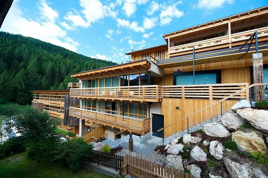 Гостевые дома в горном. Lagacio Hotel Mountain Residence. Горная резиденция Сочи. Гостиница «Mountain Hotel». Отель на склоне горы Иджеван.