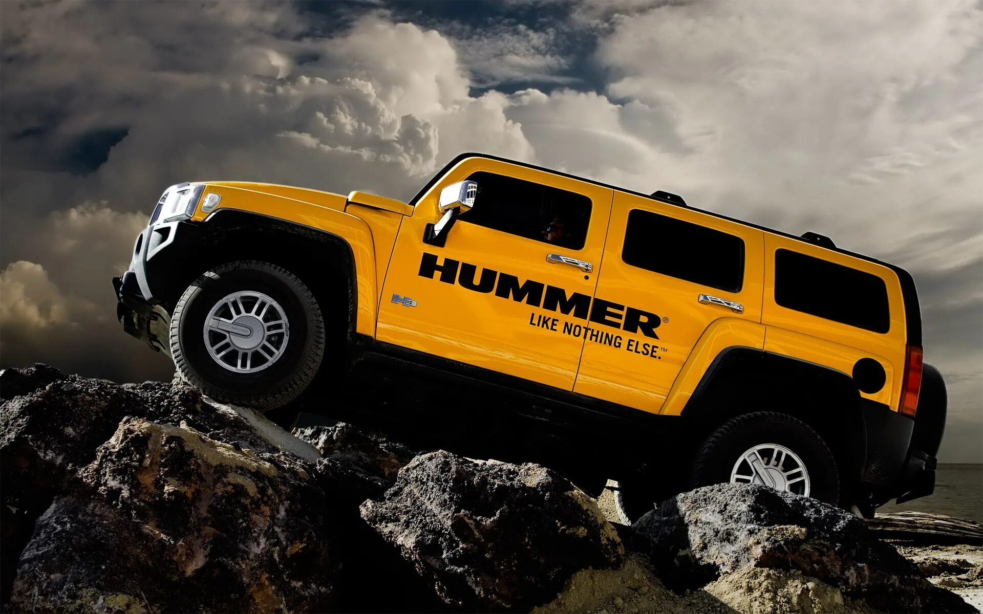 Студенточка хаммер. Hummer h3 2020. Hummer h3 2021. Джип Hummer h3. Hummer h3 желтый.