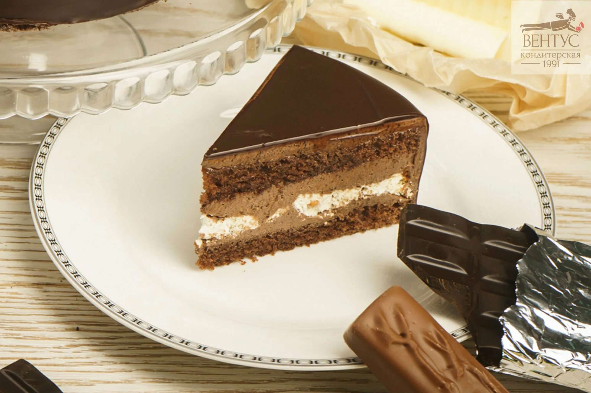Торт марс рецепт в домашних условиях. Торт Сникерс Марс. Шоколадный торт Марс. Шоколад Марс торт. Торт Марс украшение.