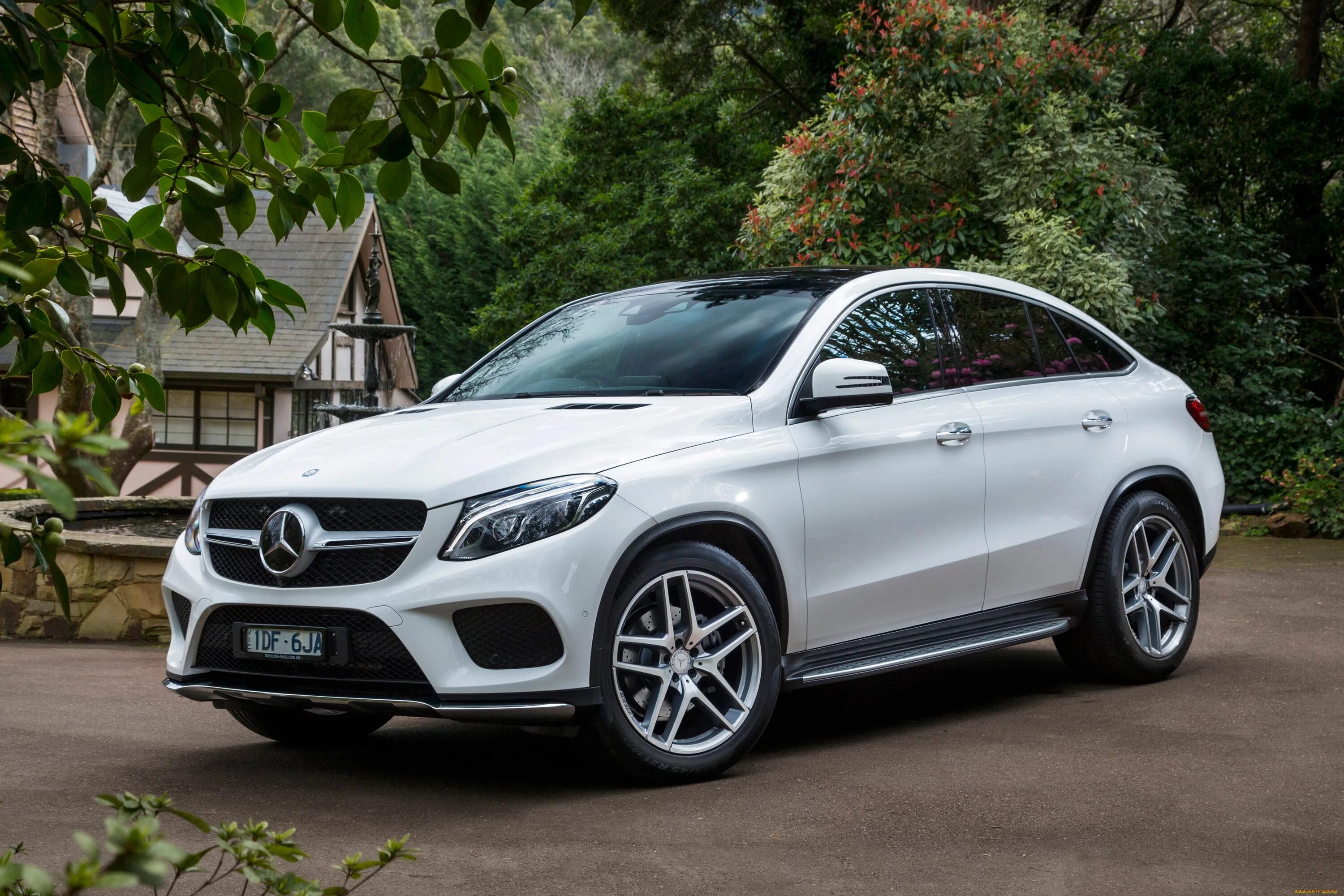 Купить gle купе мерседес. Мерседес GLE Coupe. Мерседес Бенц гле купе. Мерседес Бенц GLA Coupe. Мерседес GLE 350 Coupe.