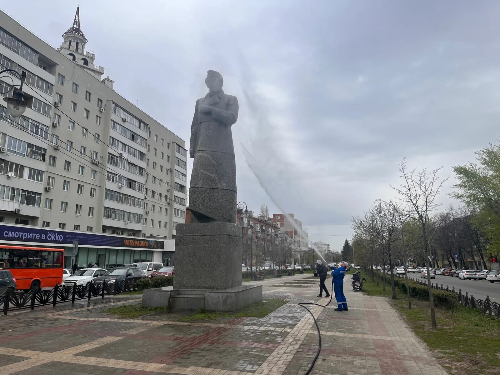 Памятники в городах. Памятники Воронежа. Мемориальные комплексы города Воронежа. Мытье памятников в мае. Voronezh rvk