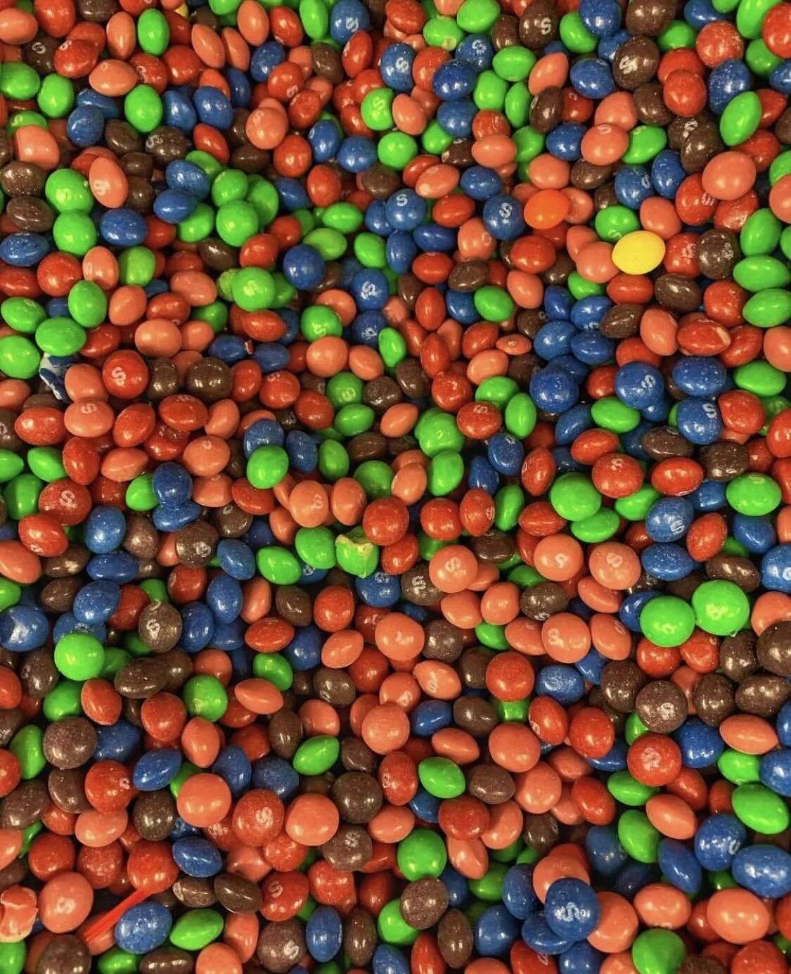 Skittles 95g. Цветной skittles. СКИТЛС зеленый с посыпкой. Добавки skittles. A lot of videos