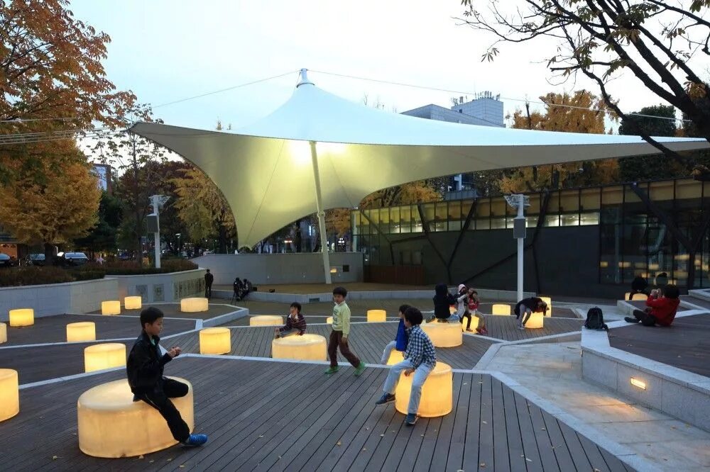 Marronnier Park Seoul. Архитектура Кореи современная. Public Space Architecture. Дизайн уличной сцены. Public close