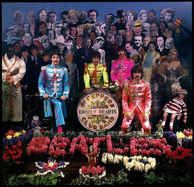 Lonely hearts club. Beatles sergeant pepper's lonely hearts club band. Альбом битлз sgt pepper. Пол маккартни сержант пеппер. Обложка альбома sgt.