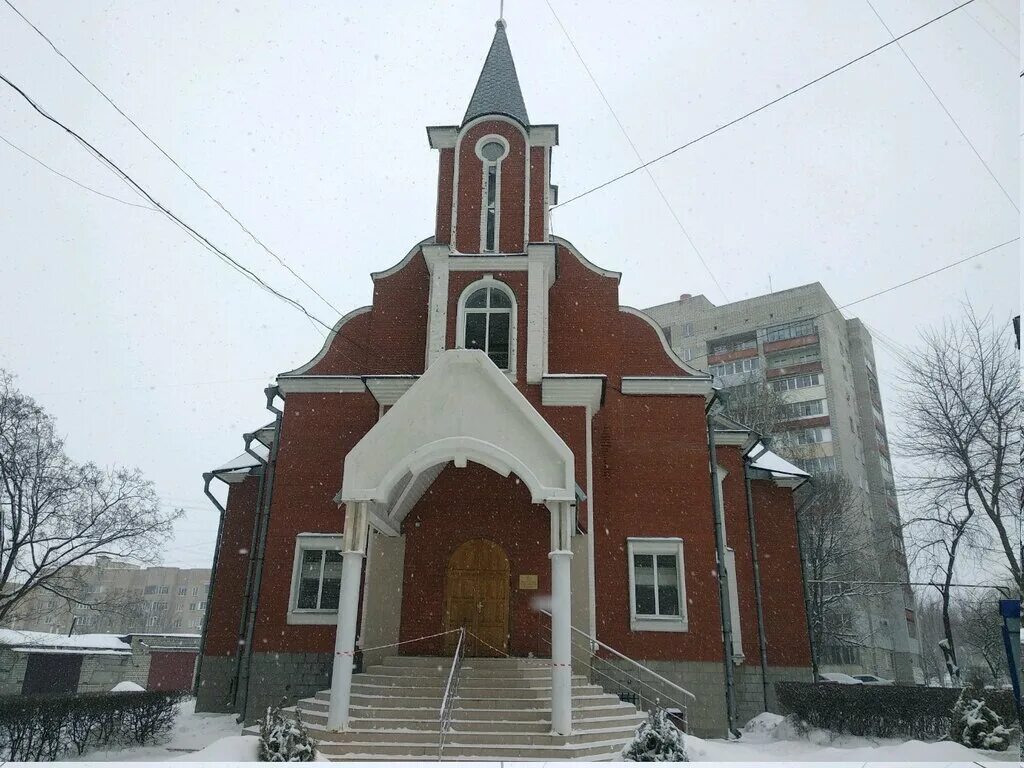 Католический приход в рязани. Католический рязань. Католическая месса в белом облачении. Щедрина, д5. Католический храм непорочного зачатия девы марии в москве.