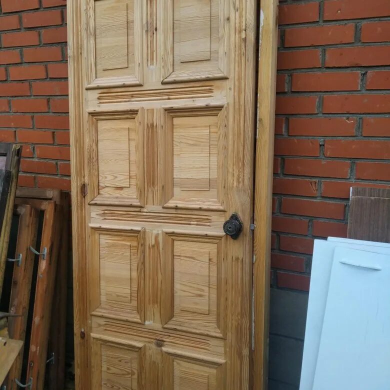 Купить деревянную дверь б у