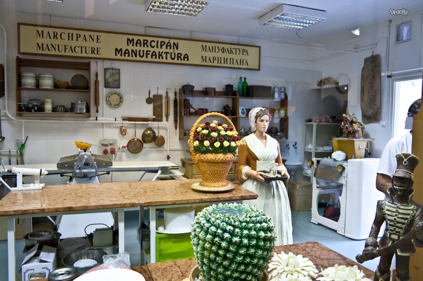 Отзыв о Музей марципана (Венгрия, Сентендре) Марципановые фигуры в полный рост. 