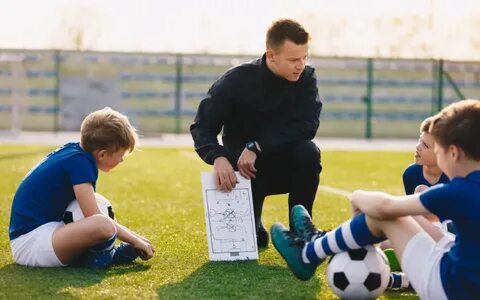 Обучаться футболу стало труднее
