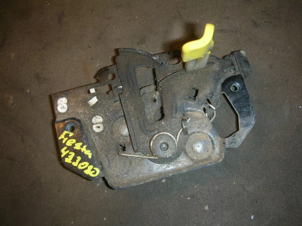 Ford fiesta замок капота. замок капота ford fiesta 2005. форд фиеста замок двери. форд фиеста замки. замок двери левый форд фьюжен 2008.