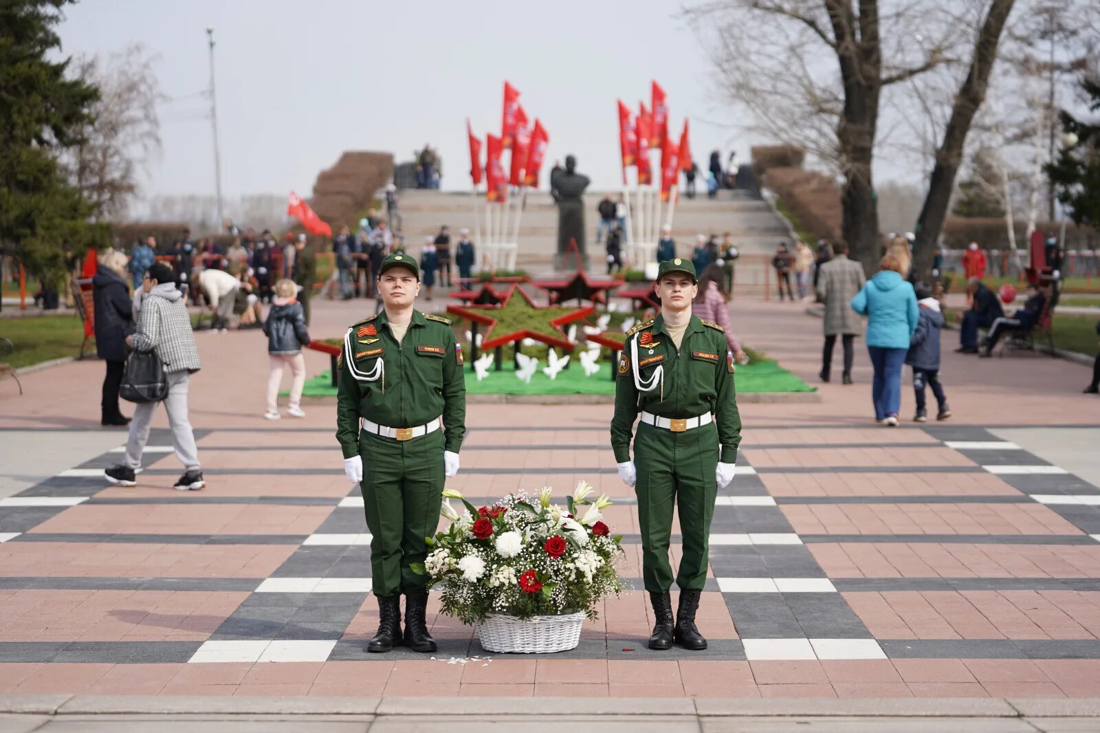 В мае повысят. Оформление к 9 мая. 28 Мая праздник пограничников. Празднование дня Победы Братск. 9 Мая праздник Победы Иркутск.