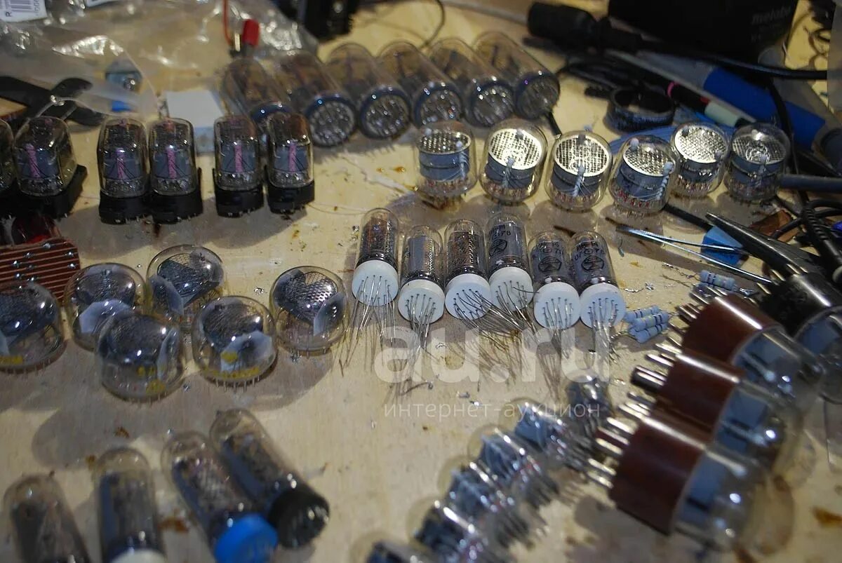 Газоразрядные лампы ин-14. Ламповые часы ин12. Индикаторные лампы ин-18. Газоразрядные лампы ин16. Ин-1 индикатор.