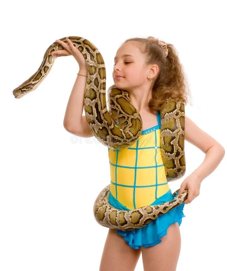 Девочка змейка. Девушка со змеями. Девушка с удавом. Фотосессия с питоном. Дети со змеями.
