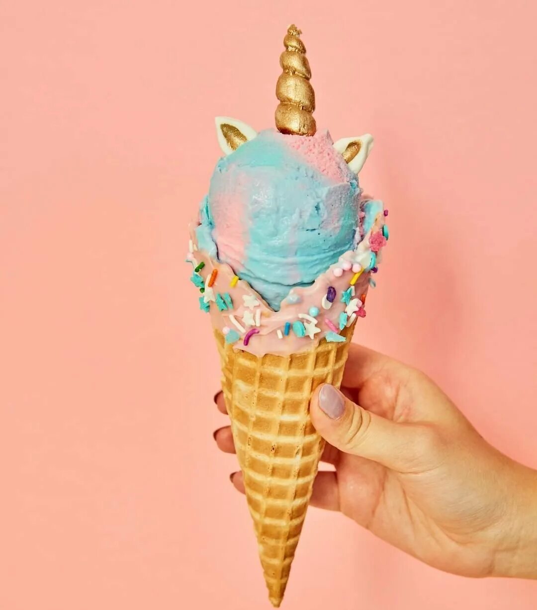 Милкшейк радужный единорог. Мороженое корнетто единорог. Юникорн мороженое единорог. Красивое мороженое. Мороженое единорог.