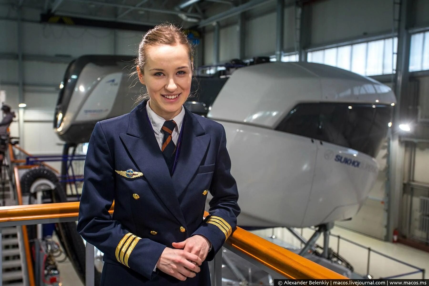Пилотесса мария уваровская. Красивые бортпроводницы. Мария уваровская пилот. Марина хинеста. Мария уваровская пилот а330.