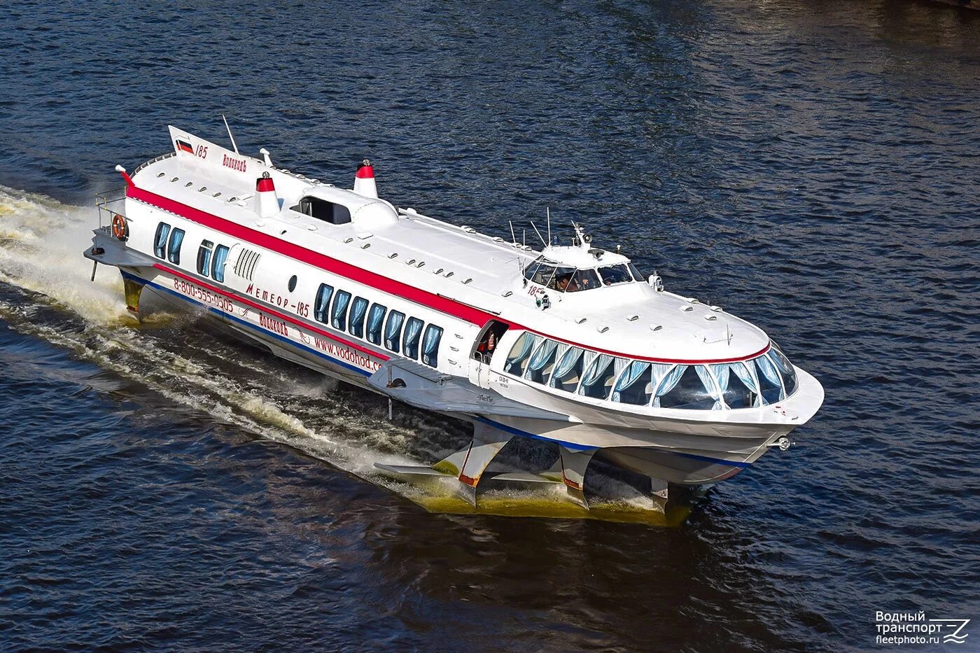 Пассажирское судно метеор. Метеор 185. метеор 120р. метеор теплоход. комета водоход теплоход.
