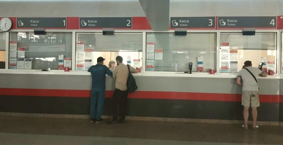 Билетные кассы ржд телефон. Билетная касса. касса ржд дальнего следования. поезд дальнего следования. фото из поездов дальнего следования.