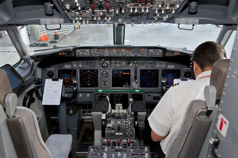 Боинг 737 ng. Боинг 737-8as. 737-800 Ng. Boeing 737ng Flight Deck. Boeing 737 New.