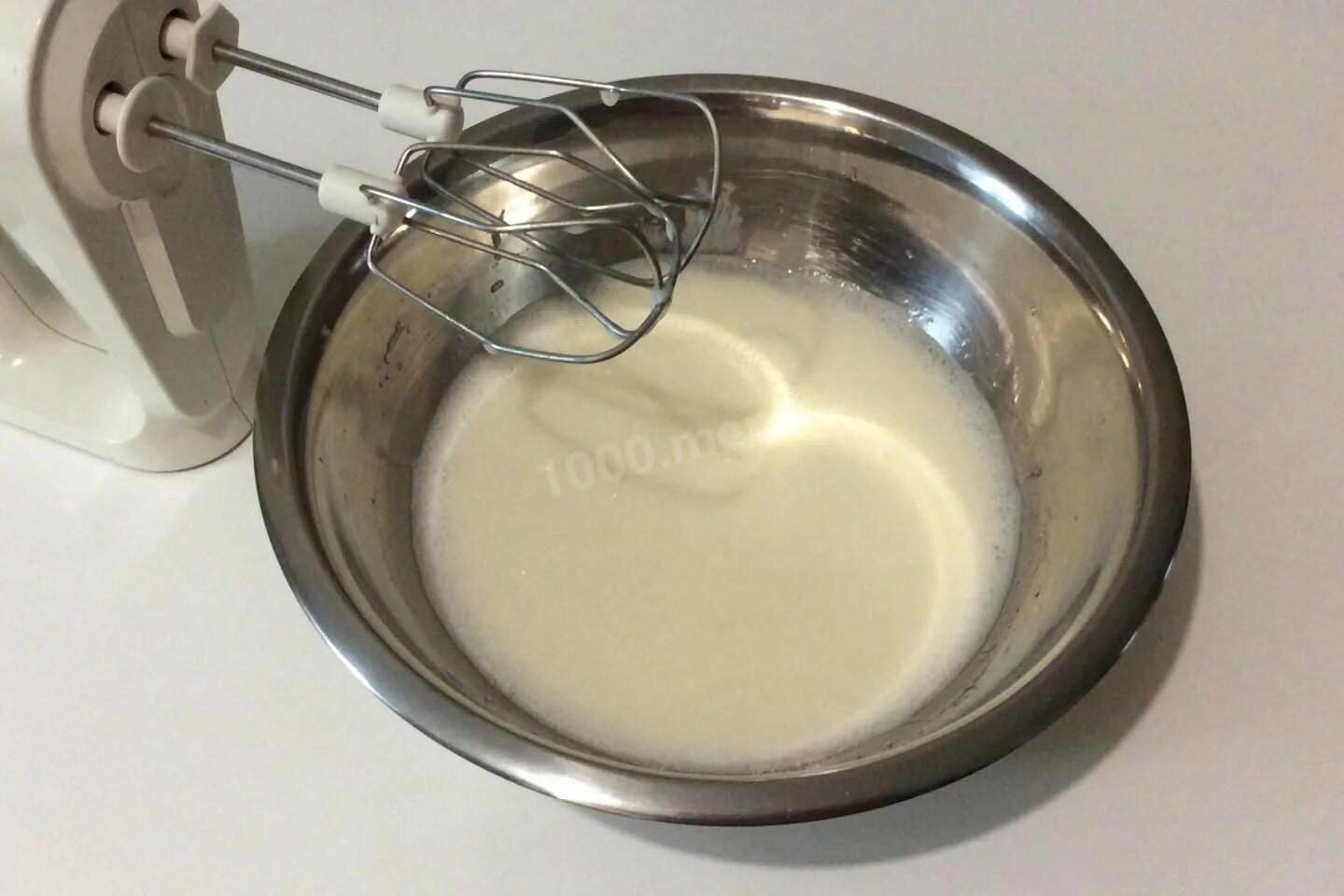 Блинное тесто заварилось. Тесто в кипящей воде. Рецепт заварных блинов на молоке с кипятком. Зачем в тесто кипяток. Тесто в кипящей воде.