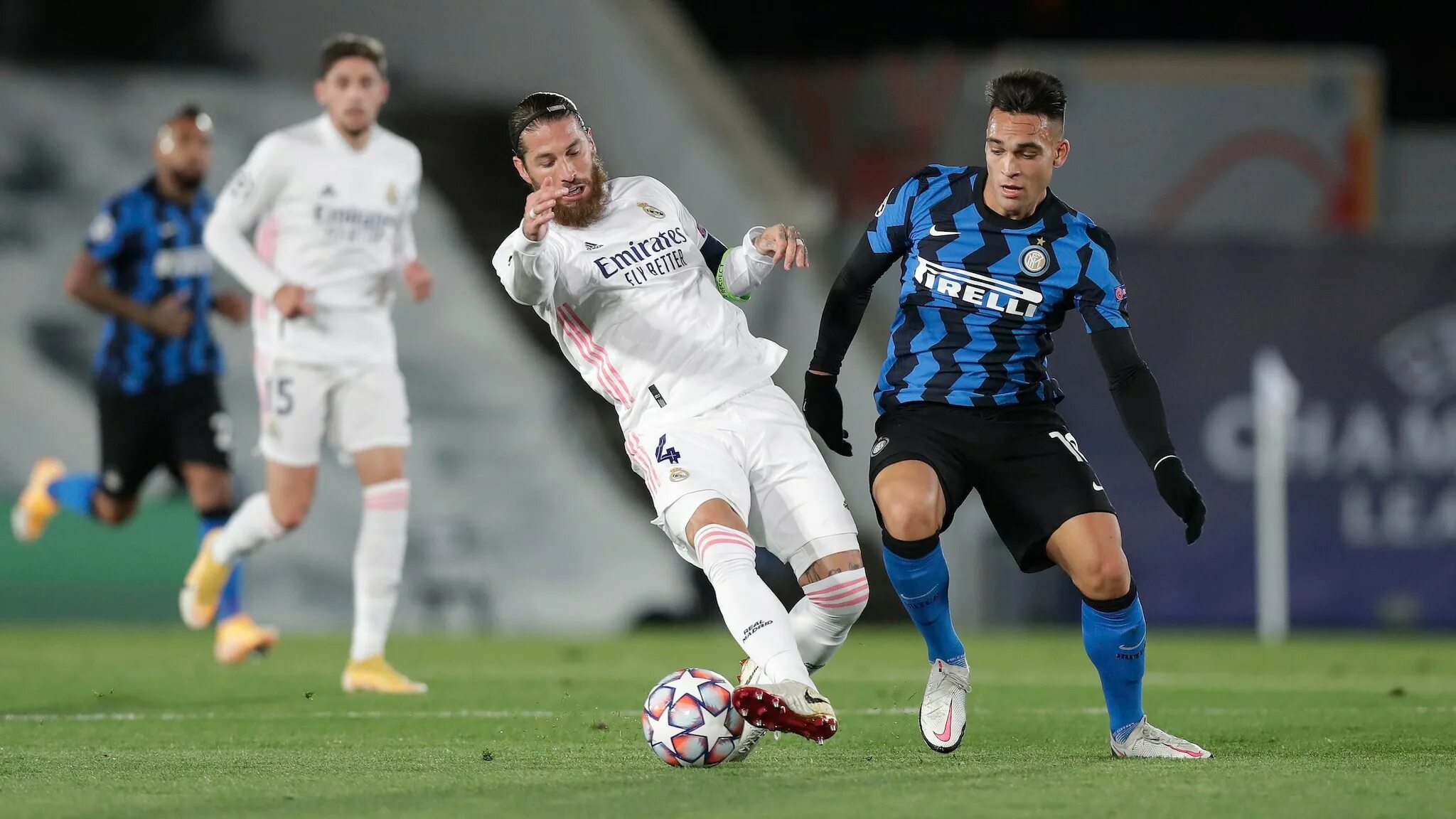 Real madrid vs ac milan. Real madrid vs milan. Реал мадрид интер. Real madrid vs ac milan. Реал мадрид 2010.