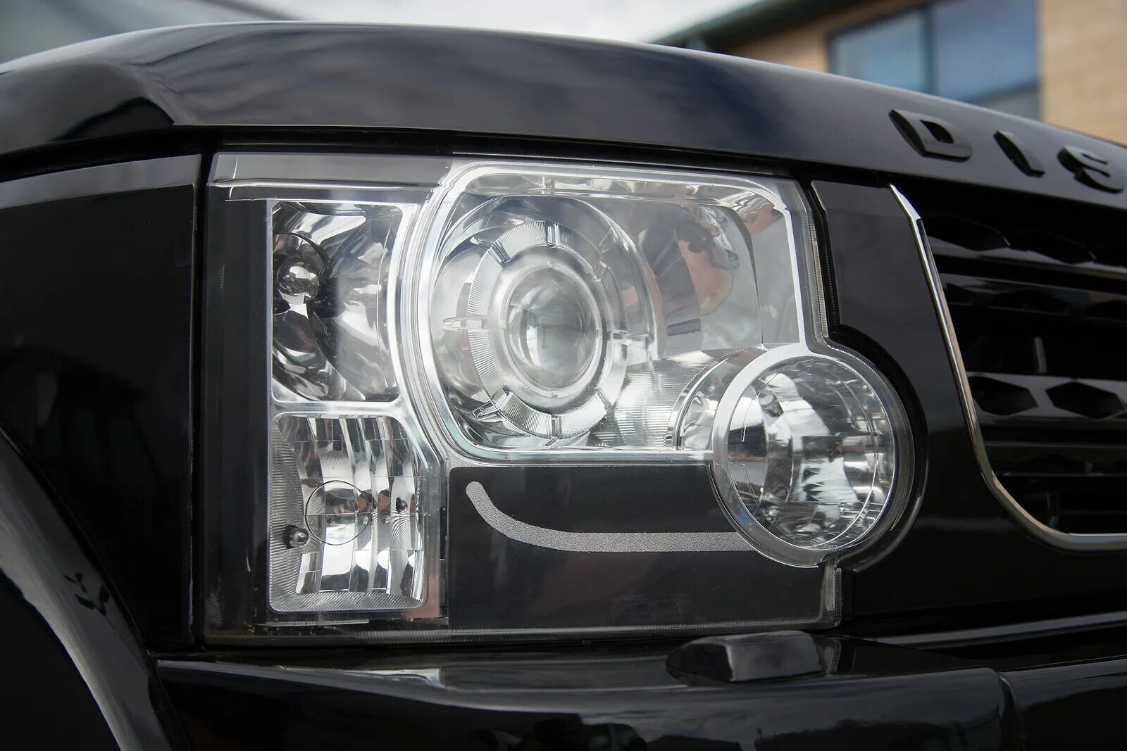 Фары ленд ровер дискавери. Land Rover Discovery 3 Headlight. Фара ленд Ровер Дискавери 3. Фары Discovery 3. Фара Discovery 4.